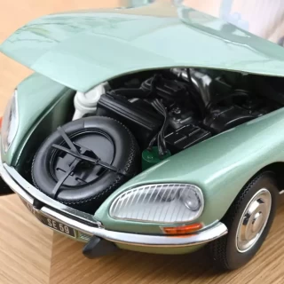 Citroën DS 23 Pallas 1972 Grün metallisiert - 400St Norev 1:18 Metallmodell